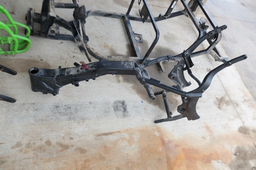 04 Kawasaki VN 2000 VN2000 Vulcan frame chassis