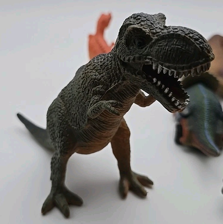 5 Random Dinosaur Toys 4"