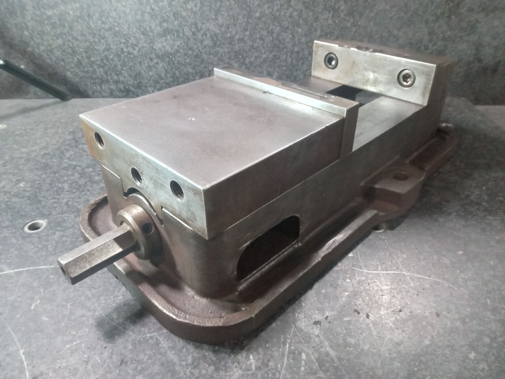 Kurt D60 Vise with Vise Handle 6" Milling Vise