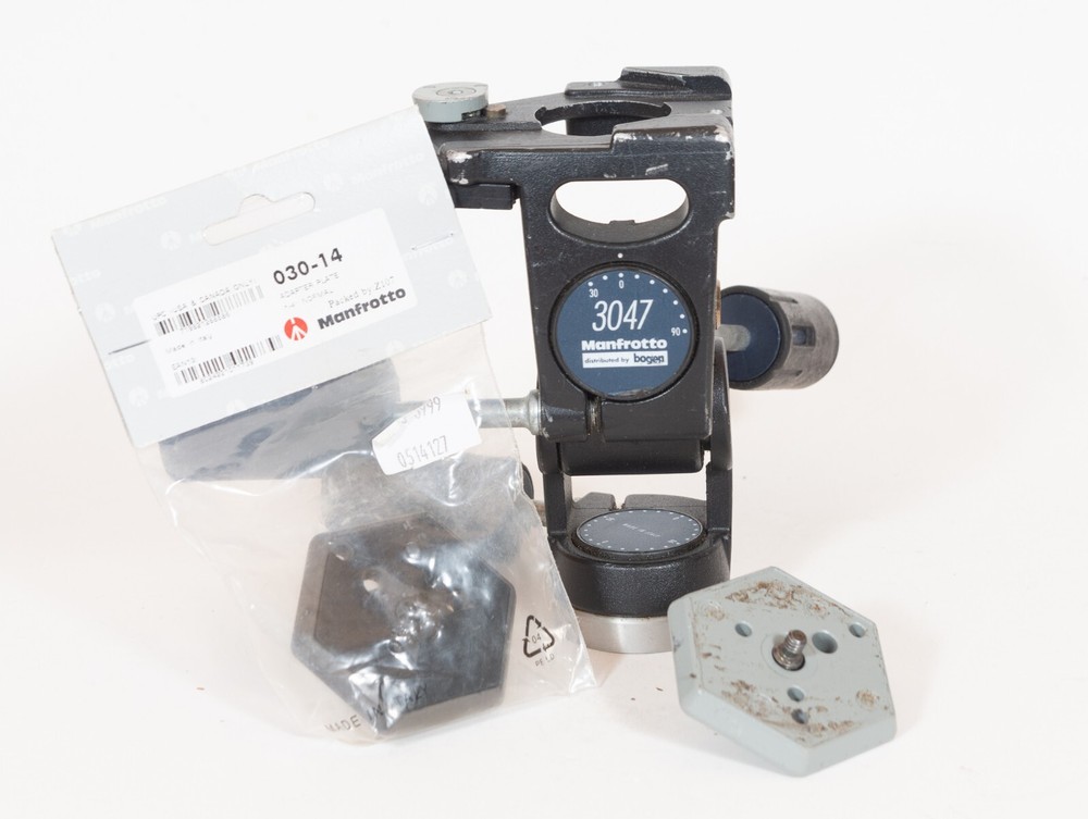 Manfrotto 3047 tripod head with 2 plates