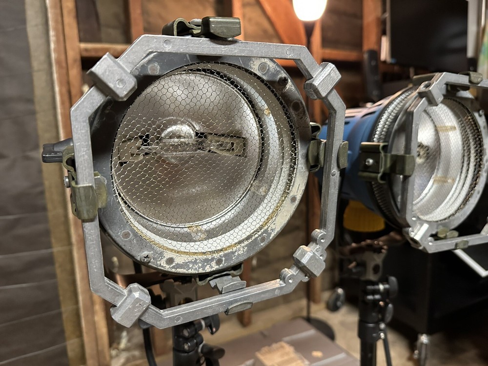 ARRI Arrlite 1000 two light set with case, stands & Spare Bulbs