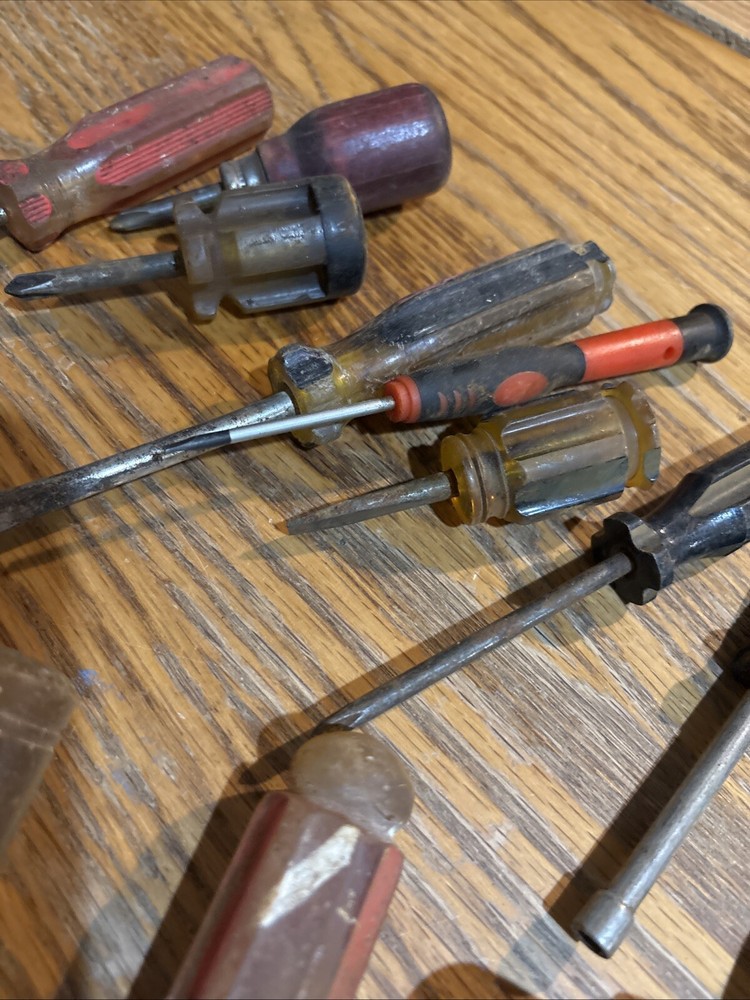 HUGE SCREWDRIVER LOT MIXED 82 PIECES TOTAL