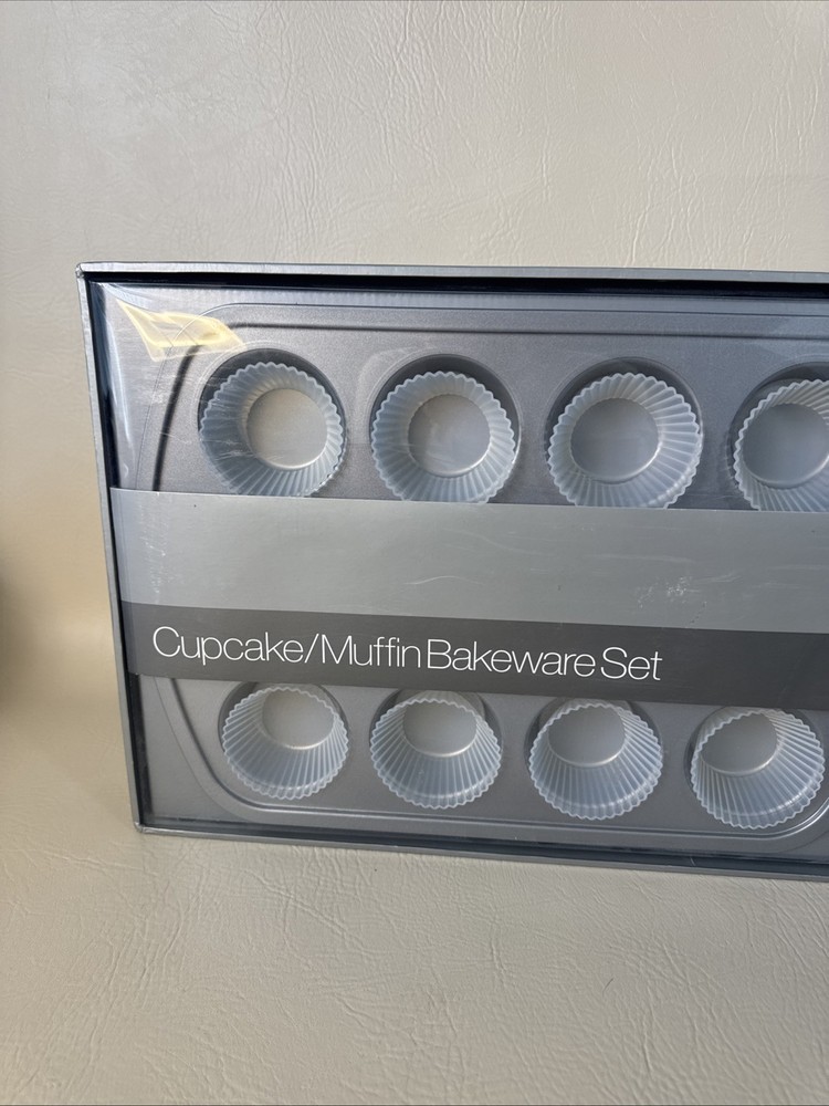 Crate&Barrel Cupcake/Muffin Bakeware Set
