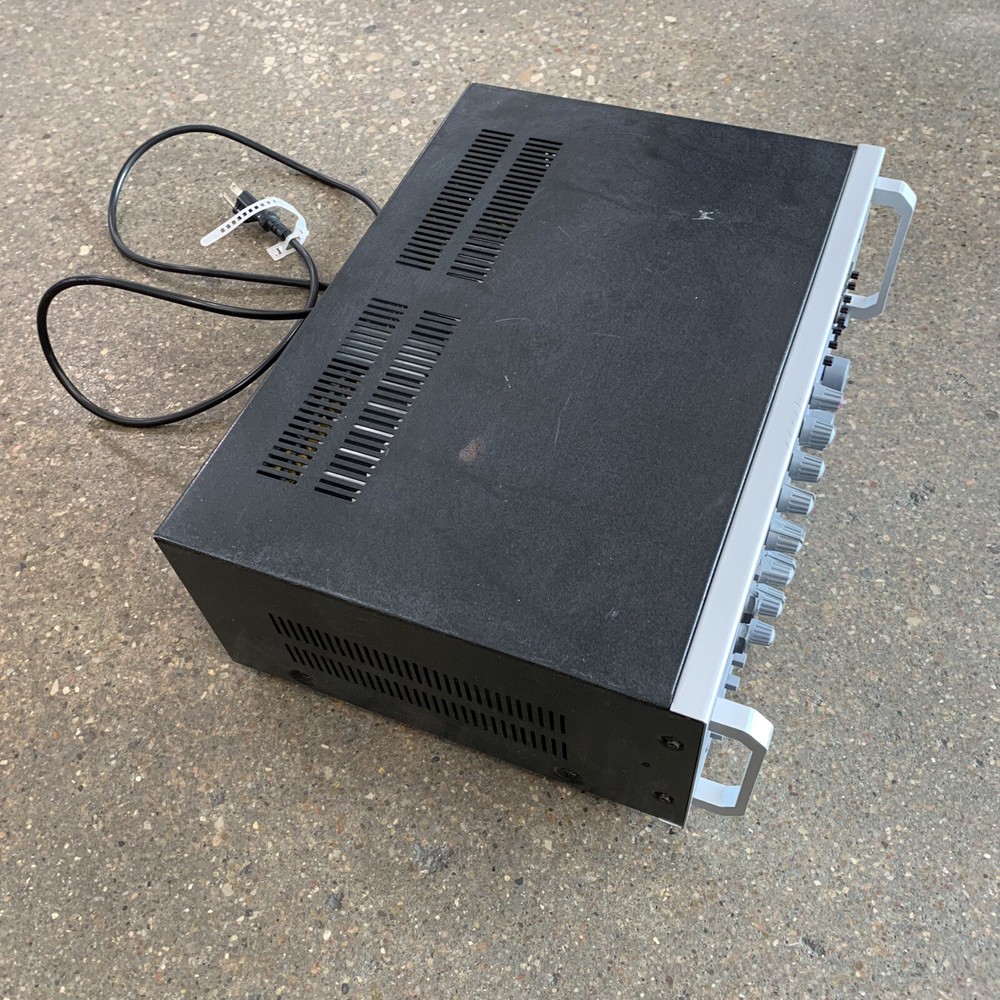 Live LQ 8900 Stereo Graphic Equalizer System RARE Turns On