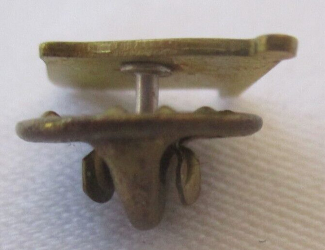 VINTAGE AMERICAN FLAG PUSH BACK COLLAR PIN