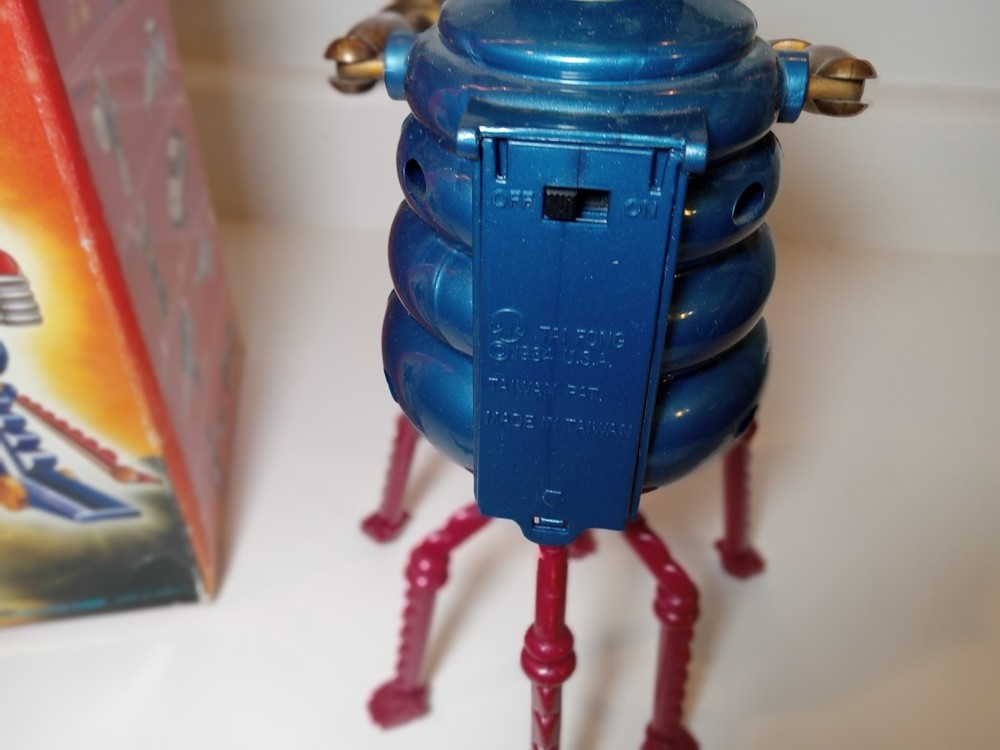 Outer Space Spider Electronic Walking Robot Lights 1984 Working in Box Working!