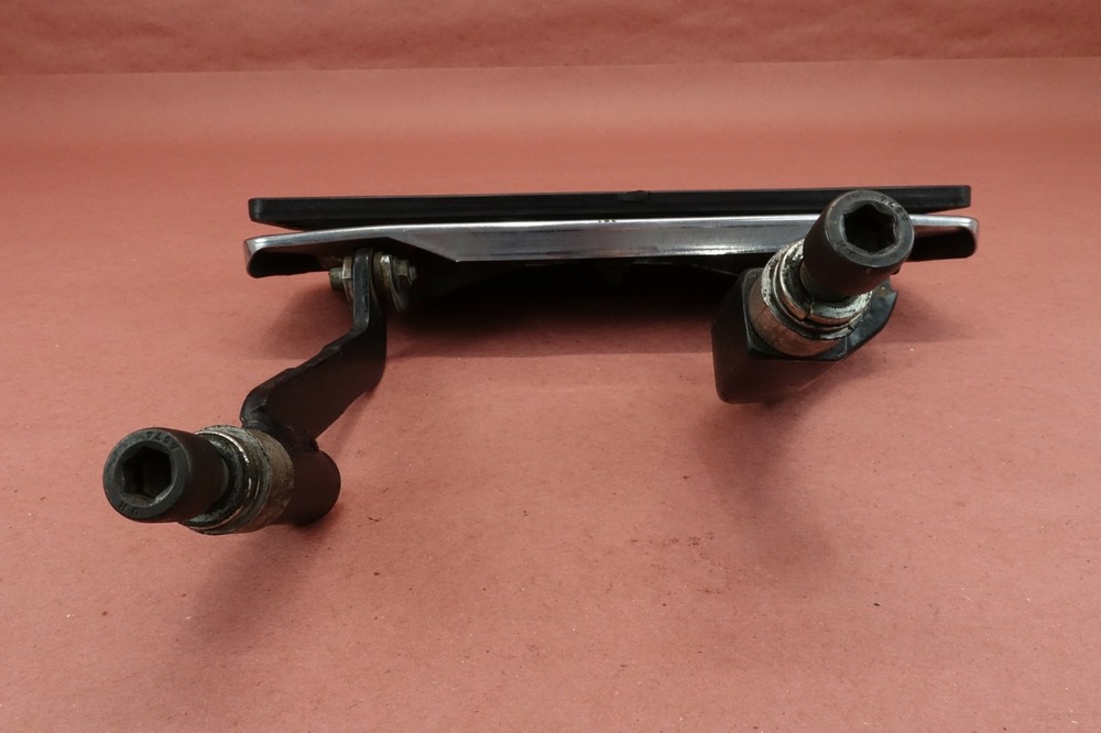 2000-2005 Harley Davidson Electra Glide RIGHT FRONT FOOT REST PEG STEP
