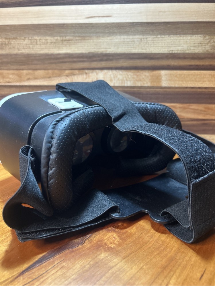 onn. Virtual Reality Smartphone Headset – VR Viewer – Works w/ iPhone & Android