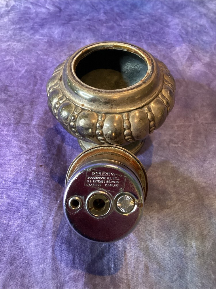 Vintage Ronson "Crown Varaflame" Round Table Lighter *Read