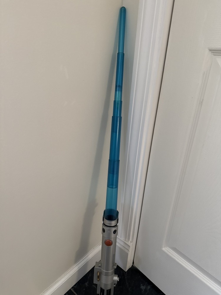 2006 Hasbro Star Wars Blue Electronic Extendable Lightsaber Tested Works w/ box