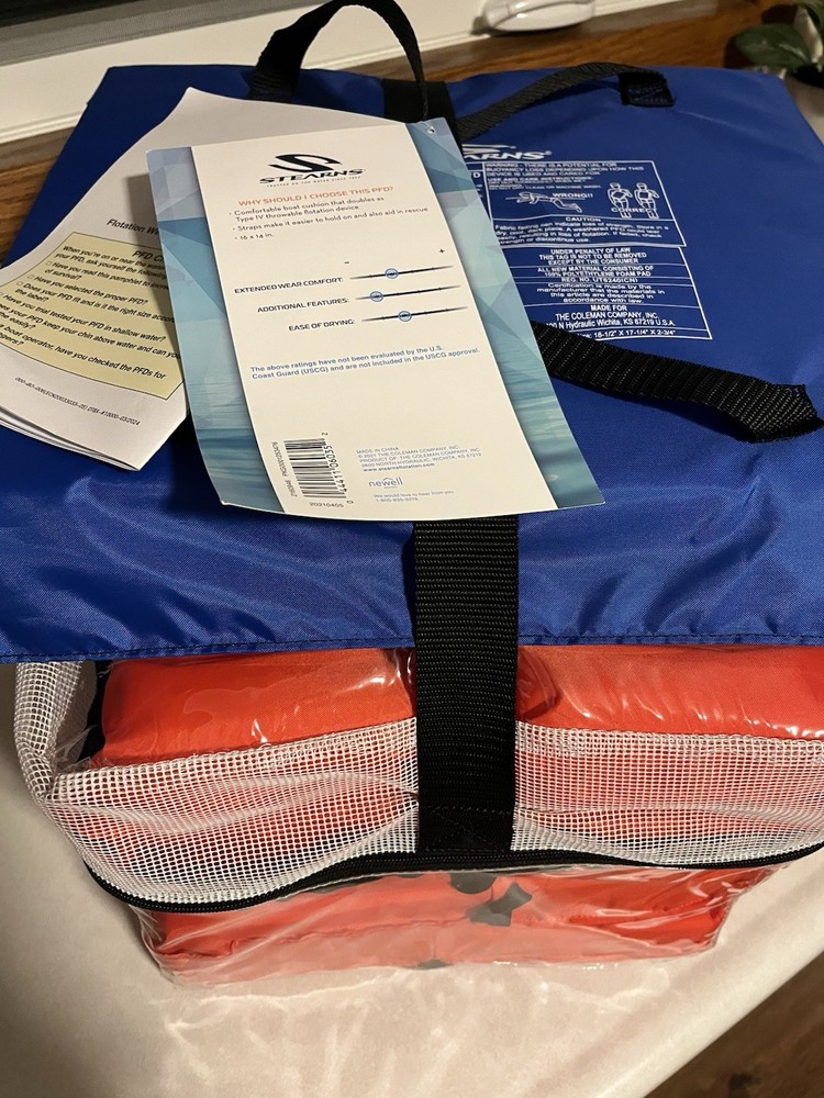 6530 Stearns Utility Flotation Cushion & Four Life Jackets w/ storage bag New!!