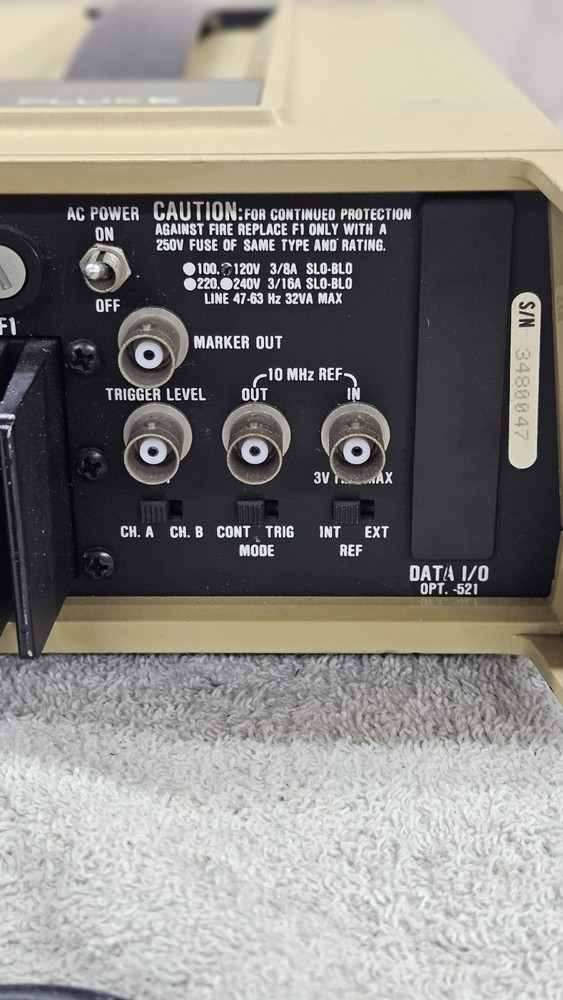 Fluke 7260A Universal Counter Timer 100-220V Tested. Powers ON. Nice!