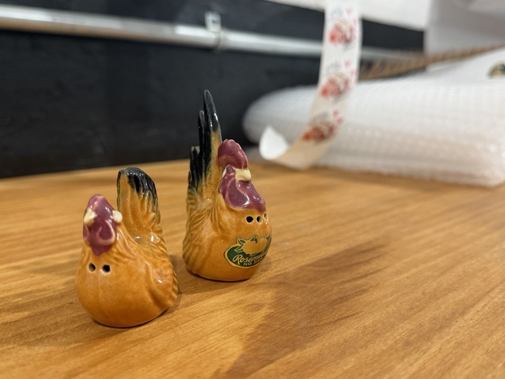 Rosemeade Pottery Bantam Chicken Salt Pepper Shaker Set Excellent Condition