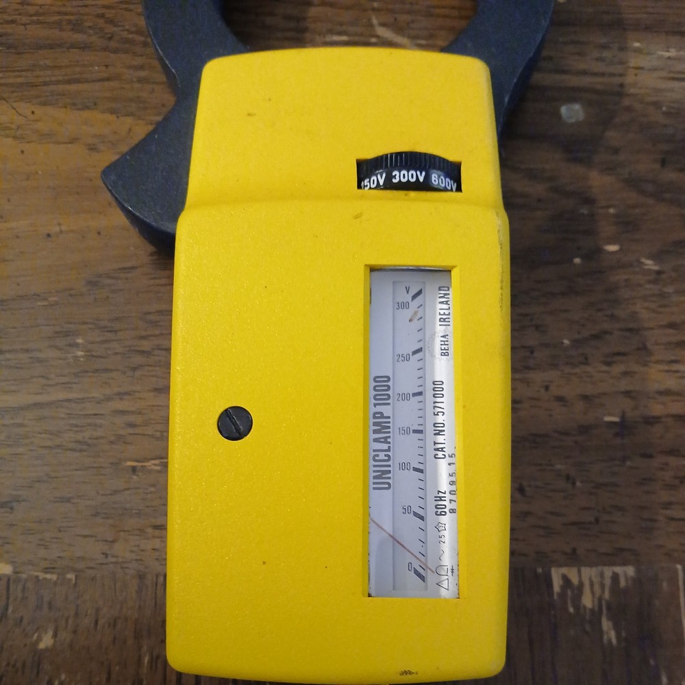 GE Voltmeter Meter Snapper 942D Clamp On Used