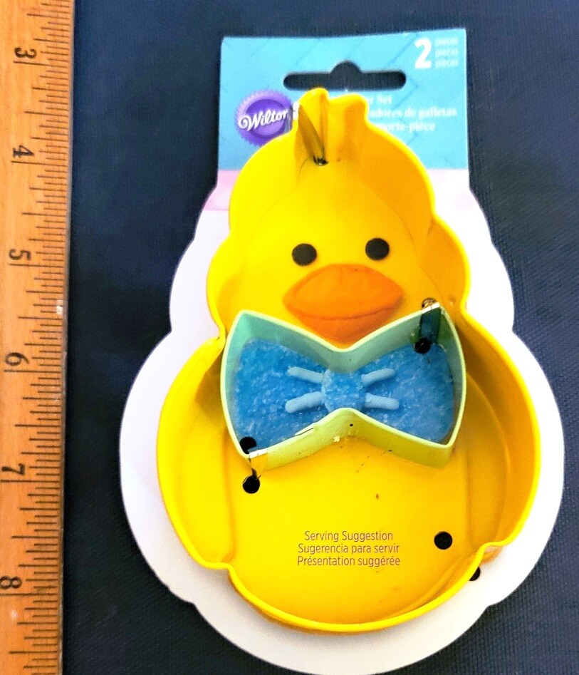 Fun Chick and Bow Cuttout