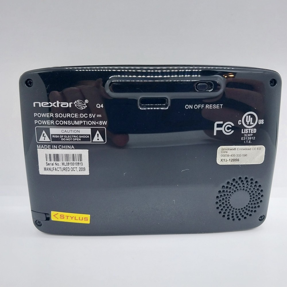 Nextar Q4 Series GPS with Case Bundle