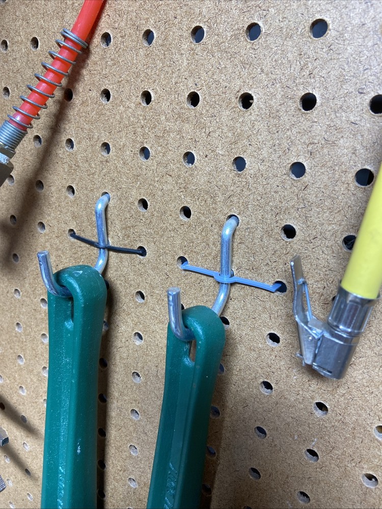 50pcs Pegboard Clips / Retainers