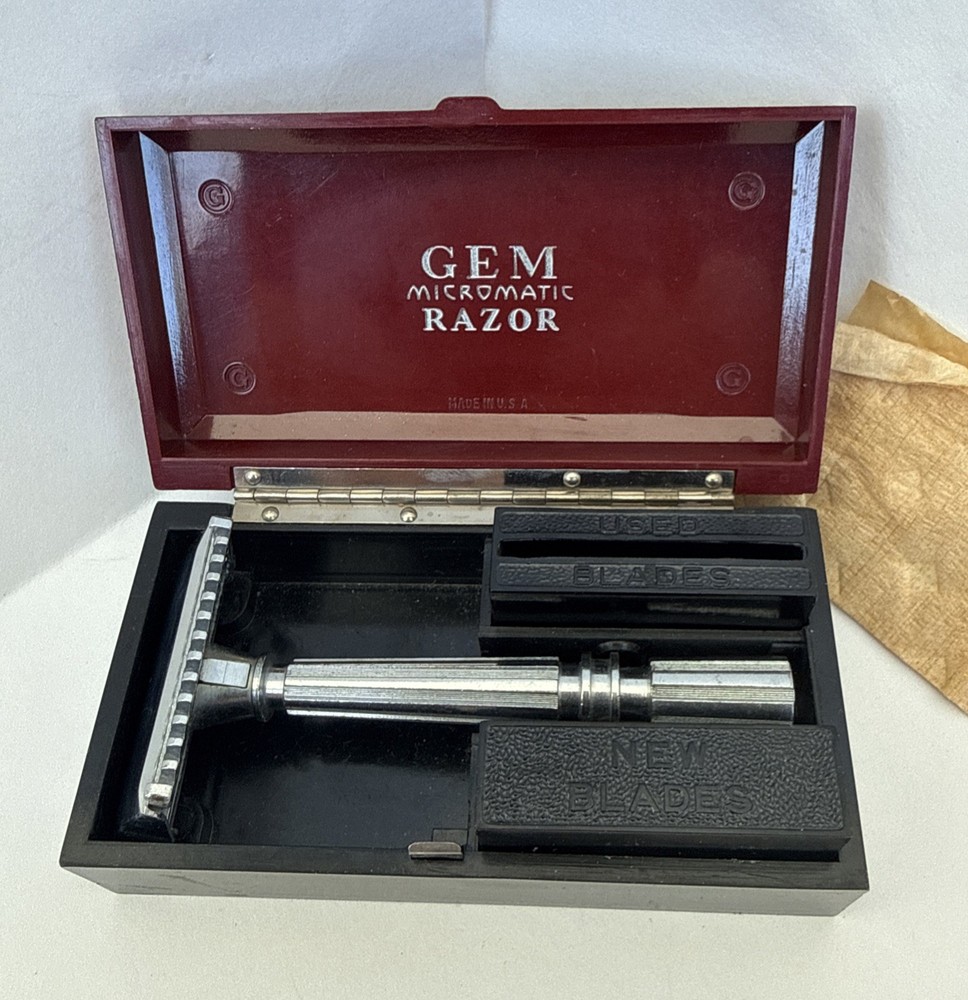 Vintage GEM Micromatic Razor with Bakelite Case -