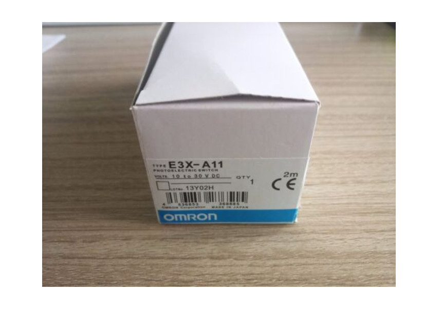 New in box Omron E3X-A11 E3XA11 Photoelectric Switch