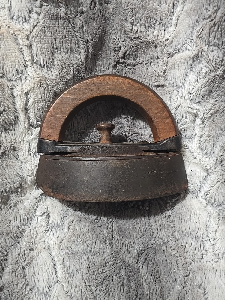 Antique Removable Handle Sad Iron