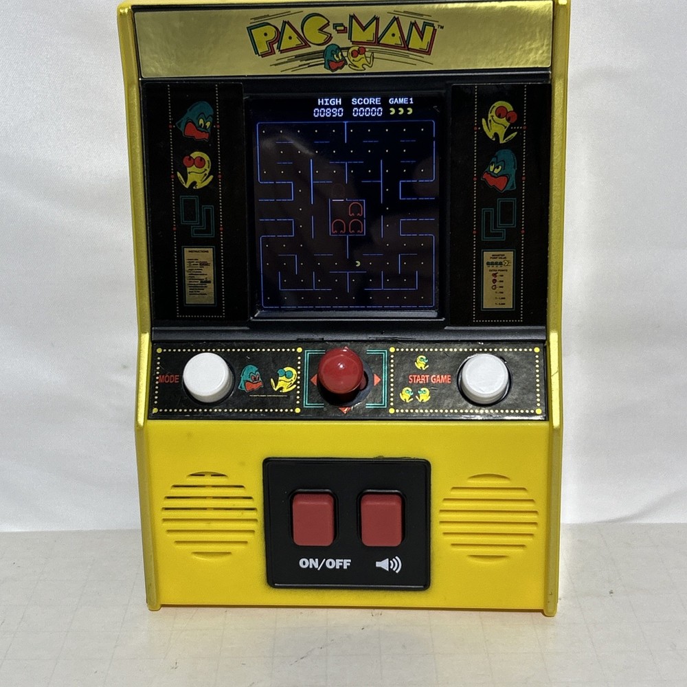 Pac-Man Handheld Retro Mini Arcade Classic Working Basic Fun Bandai Namco 09530