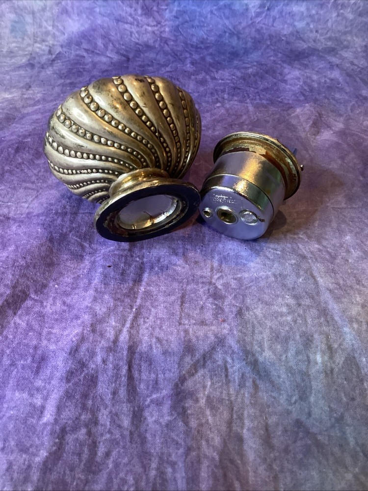 Vintage Ronson "Crown Varaflame" Round Table Lighter *Read