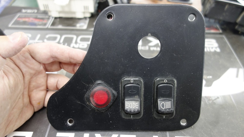 Freightliner Ignition Switch Panel 17-05002M001-001