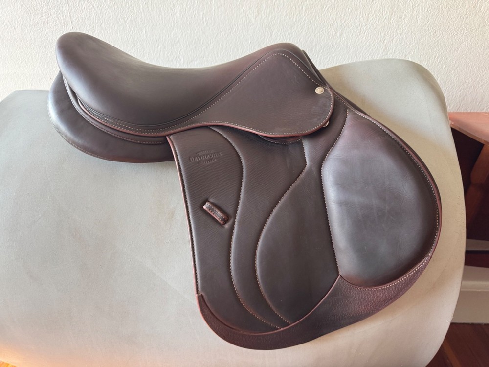 17" Devoucoux Biarritz O Saddle - 2AA - 2022 - Full Buffalo - Mint!