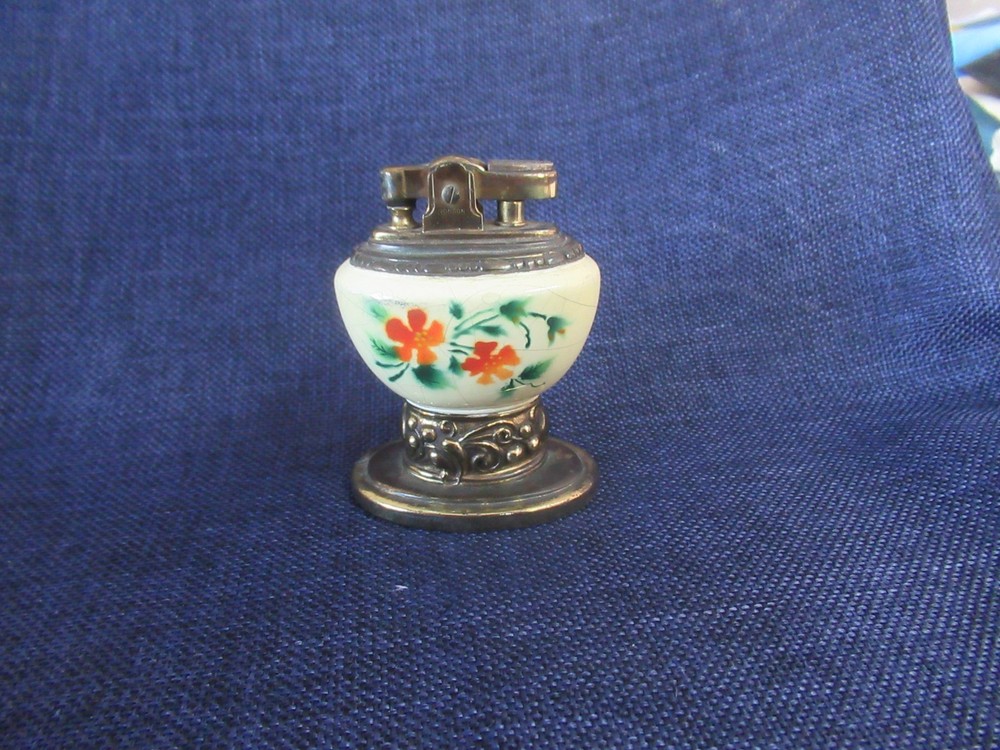 Vintage Ronson "Leona" Table & Desk Lighter