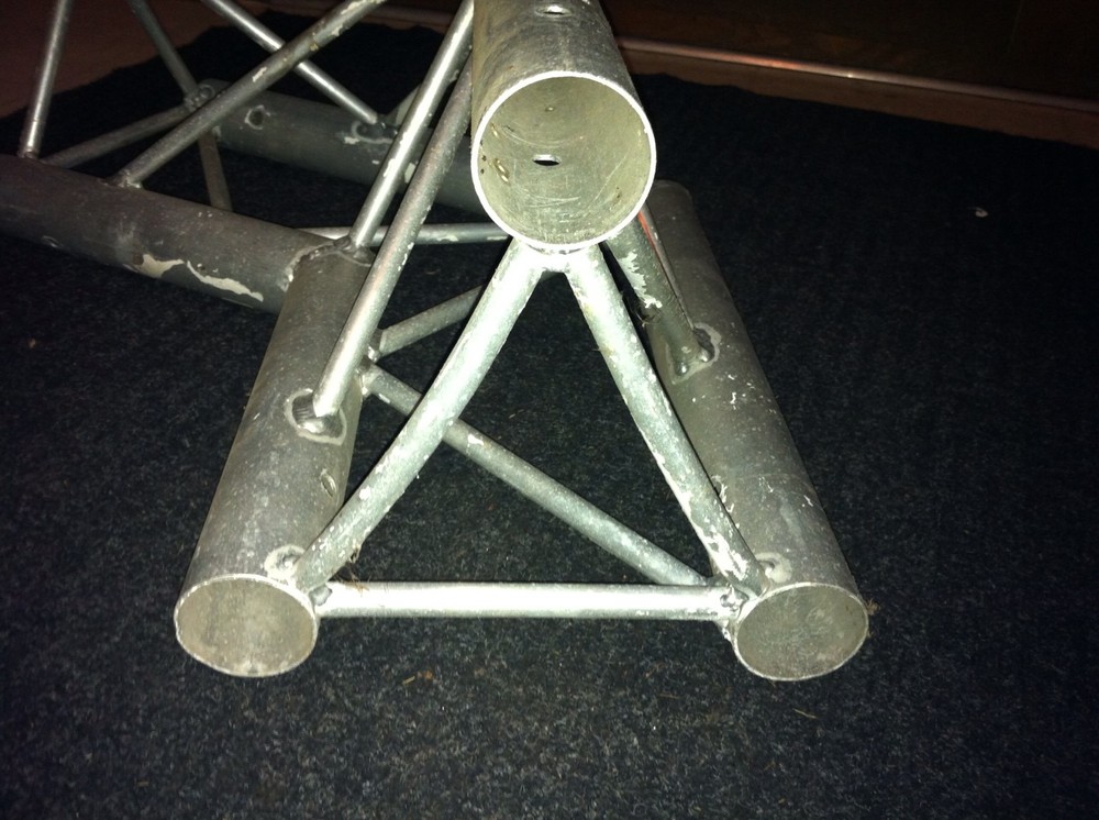 Lite structure 45 deg. Light truss corners