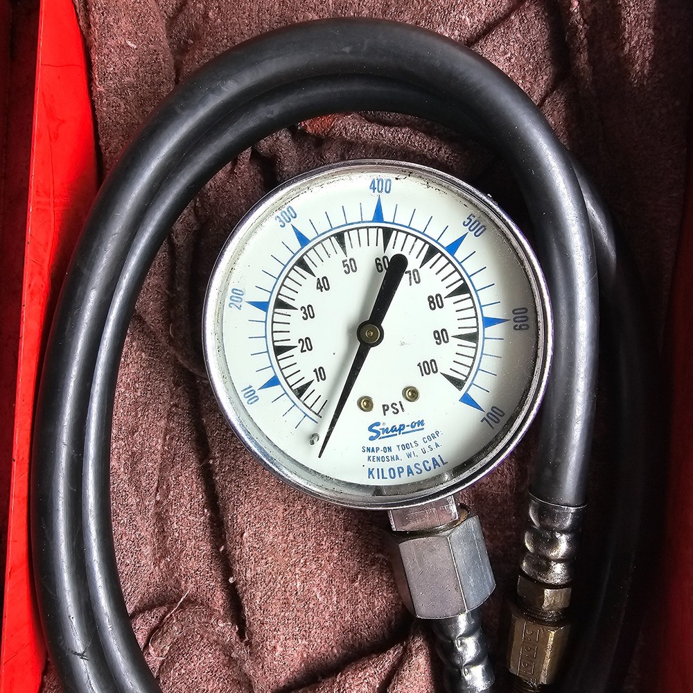 Vintage Snap-on Kilopascal Compression Tester Gauge w/ Case Pre-owned