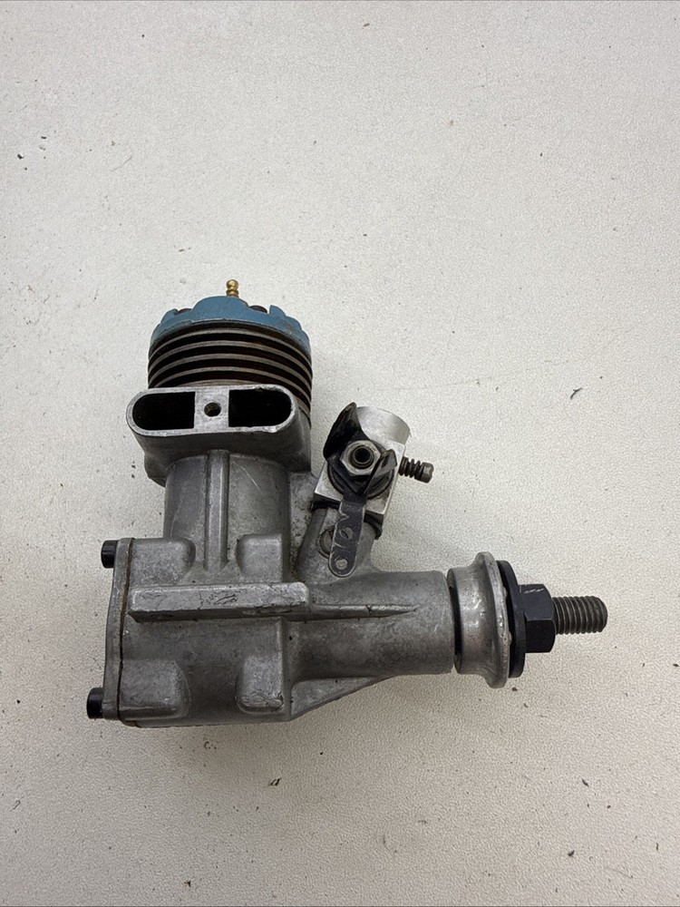 Mc Coy 19 Blue Head Rc Engine. Excellent Condition M8