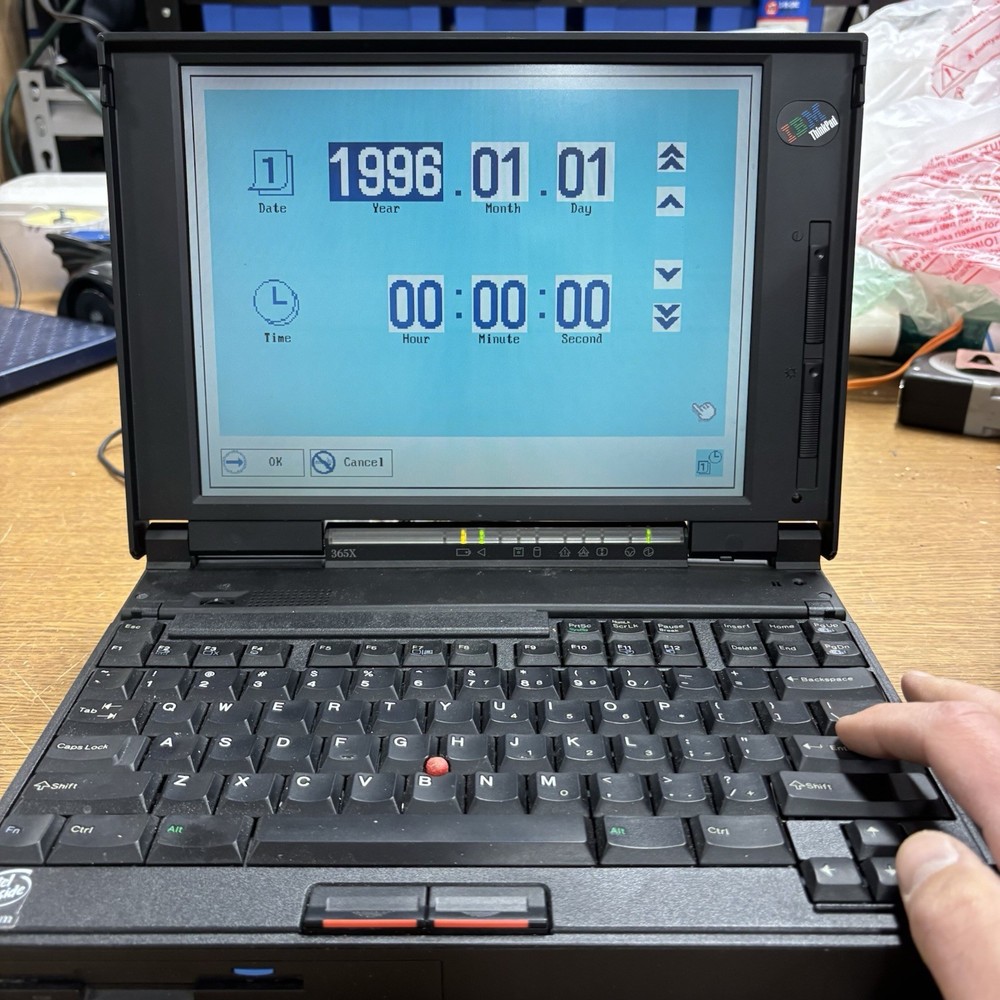 IBM Thinkpad 365X - Vintage Intel Pentium Notebook with Microsoft Windows
