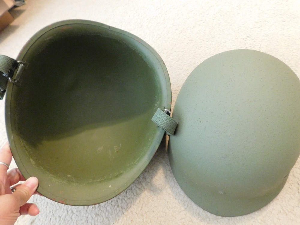 MILITARY 1983 GROUND TROOP'S HELMET W/ LINER