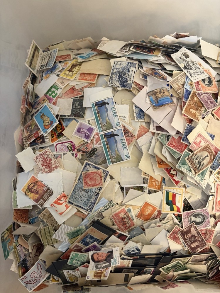 5000 World Stamps Off Paper Mixture In Box For Sorting