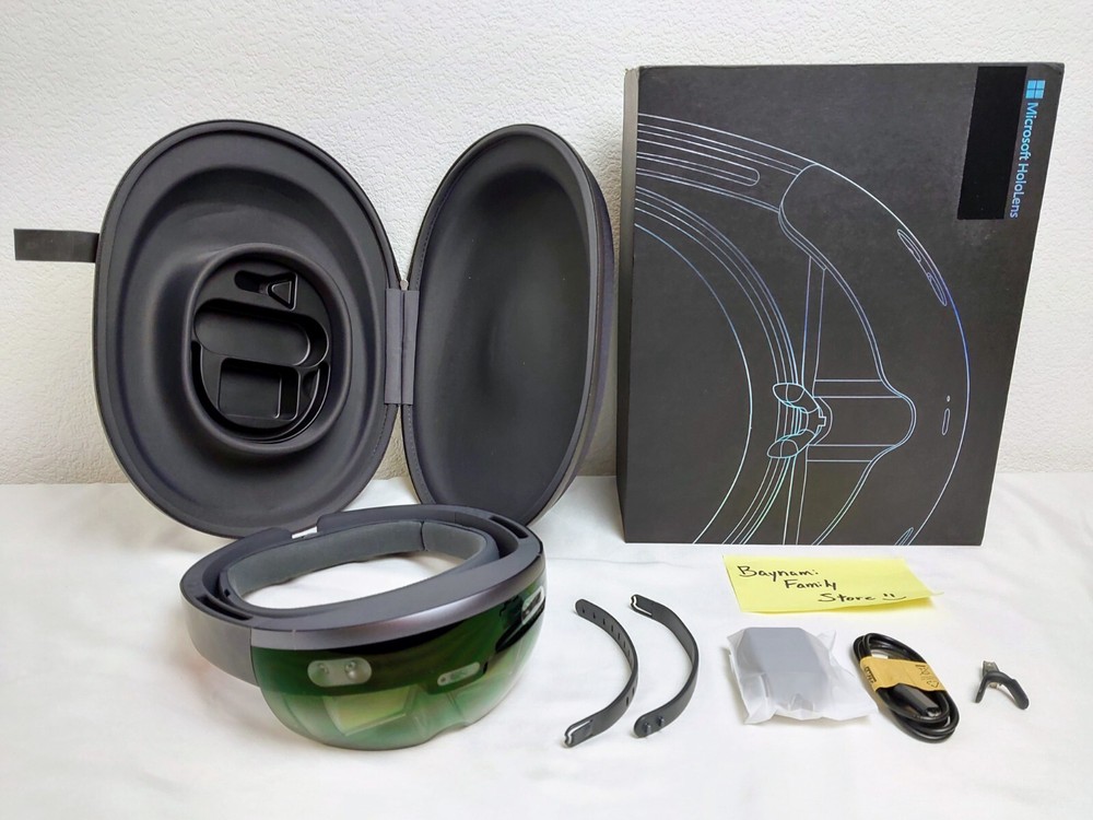 Microsoft HoloLens Developer Edition 1st Generation & Case - Excellent Condition
