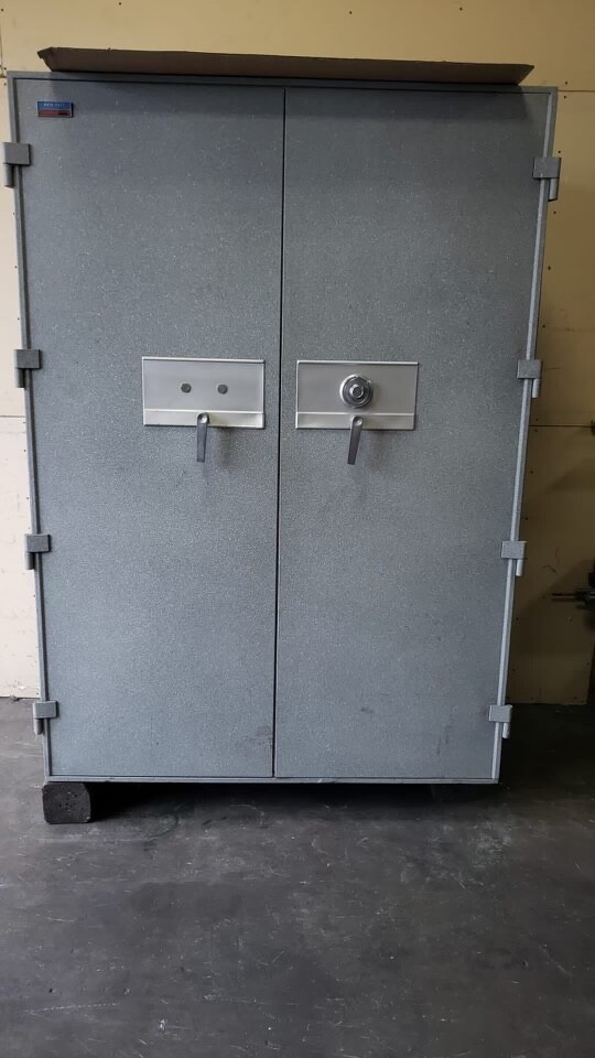 Diebold F2-ND Data Safe Record Storage Combination Safe 55" x39" x77" Class 150