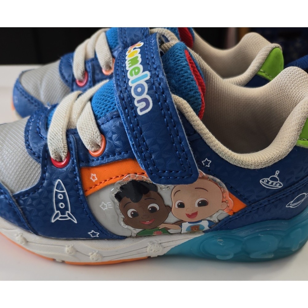 Cocomelon Boys Lightup Sneakers Size 8
