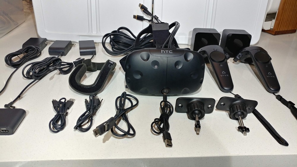 HTC Vive VR Headset Complete Set Full Kit System Virtual Reality ~ A+ Condition