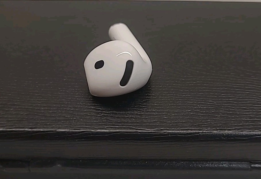 Apple Airpods 4th generation-Left Side Only A3053