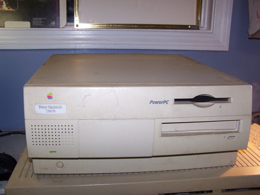 Apple Power Macintosh 7200/90 With KB and Mouse - Working fine