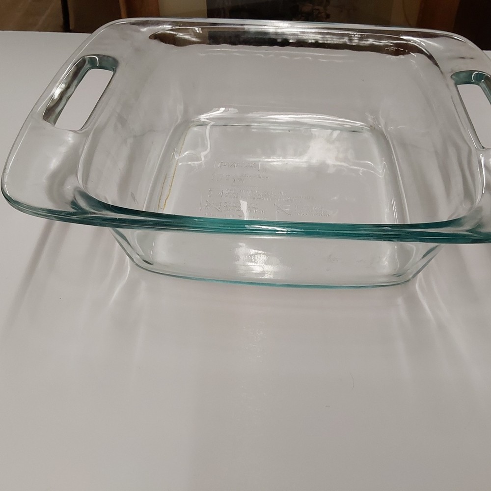 Pyrex 8x8" Baking Dish - 2 Qt - Clear - Used