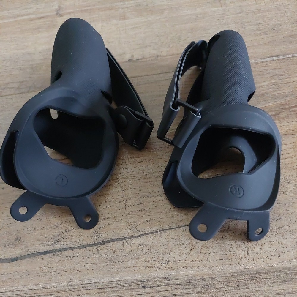 Kiwi Design Oculus Quest 2 Controller Grip Cover Set