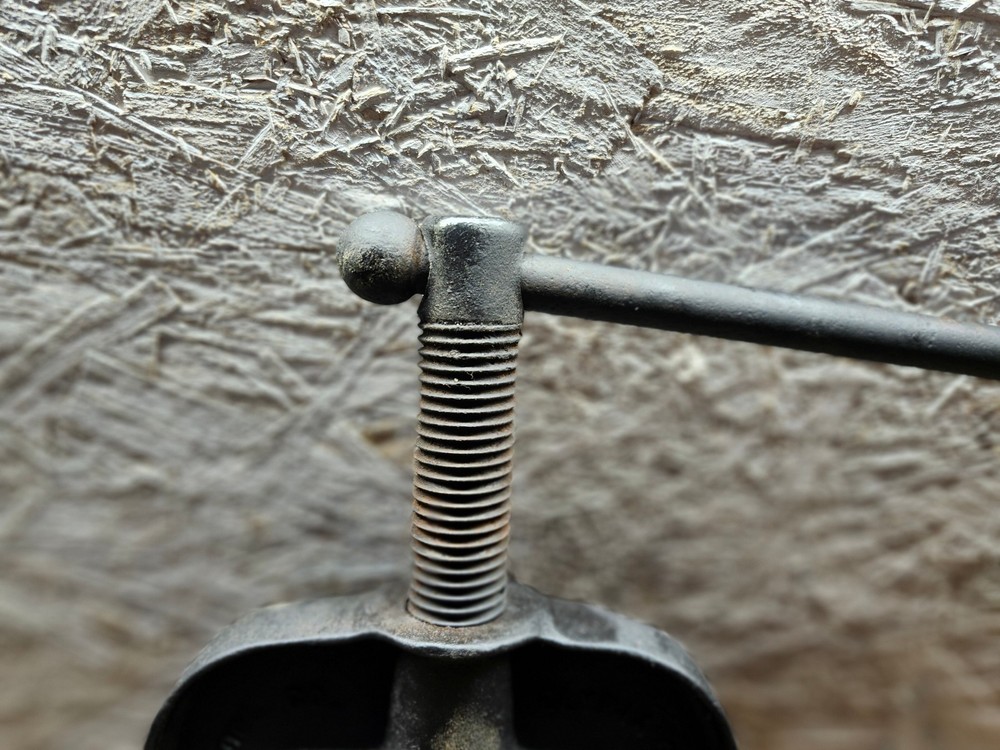 Pipe Vise, The Ridge Tool Co. 2 1/2" Capacity Pipe Vise