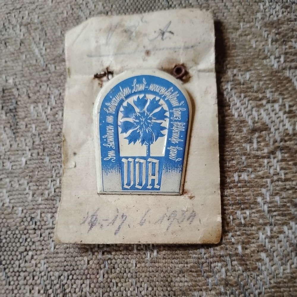 GERMAN WWII VDA PIN TINNIE BADGE