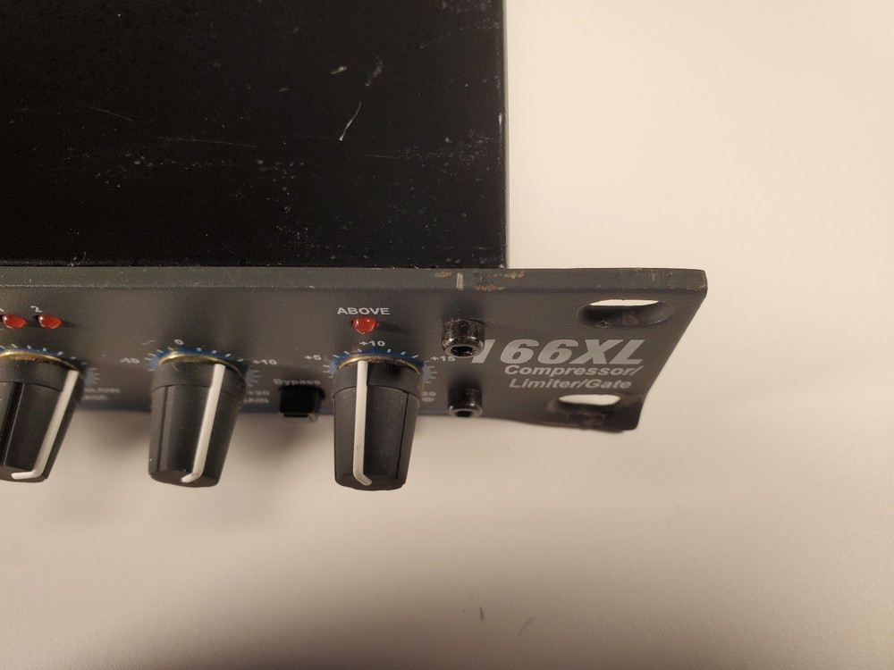 dbx 166XL Compressor Limiter/Gate DSP Effects Processor Cosmetic Damage See Desc