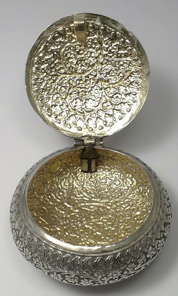 Vintage Solid Silver Squeeze Box (Tobacco/Snuff) – Middle Eastern/Asian (94g)