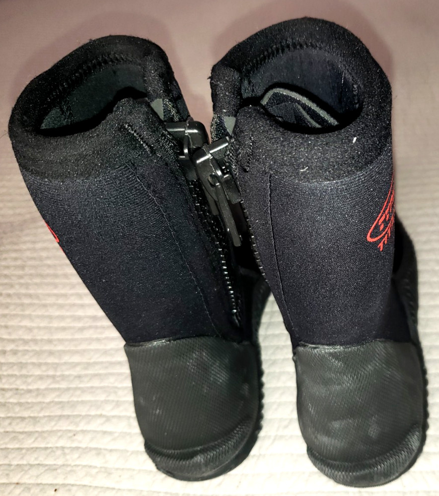Typhoon Titanium Dive Boots Size Small (40/41) Black