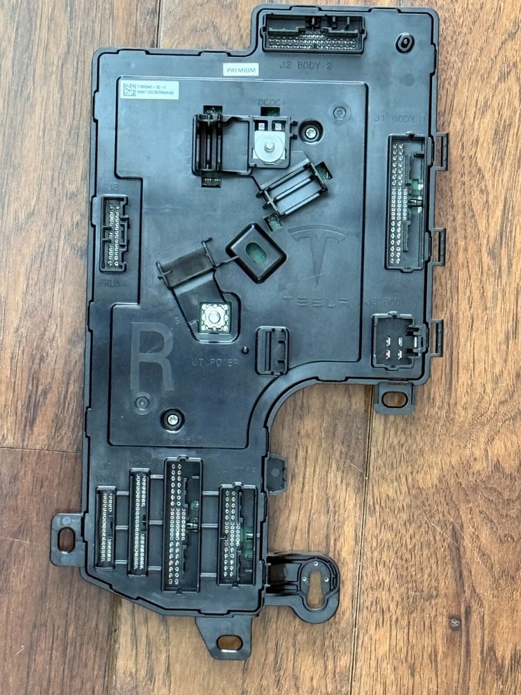17-23 OEM Tesla Model 3 Right Passenger Low Voltage Controller Body Module