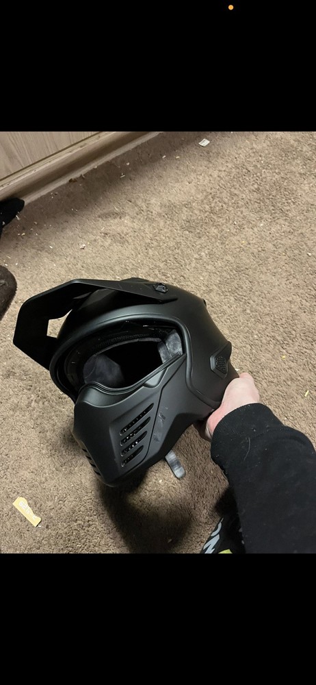 Motorcycle helmet